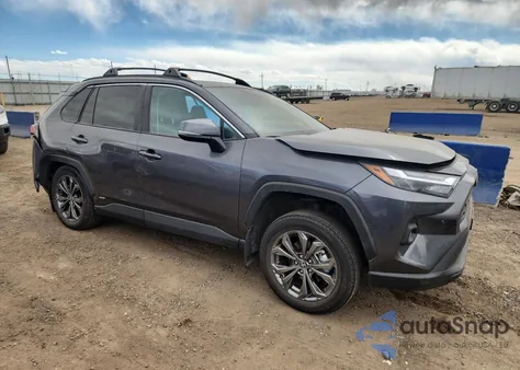 2022 Toyota Rav4 Xle Premium z USA, uszkodzony, nr VIN 4T3B6RFV1NU087733